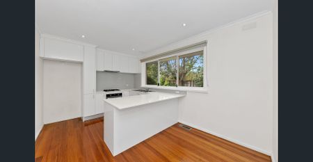 Charming Family Home with Bungalow in Blackburn North - Photo 4