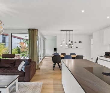 Moderne und lichtdurchflutete 4.5-Zimmer-Wohnung mit Gartenfläche - Foto 2