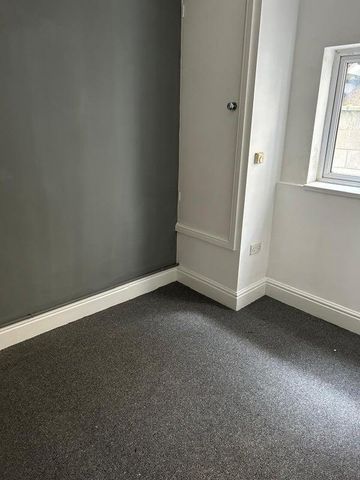 2 bedroom ground floor flat to rent - Photo 5