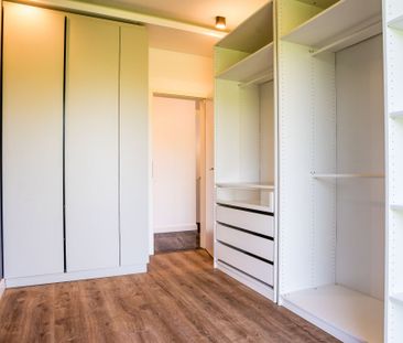 Apartament modern 3 camere, complex Vivido, 2 bai, balcon,parcare subt - Photo 2