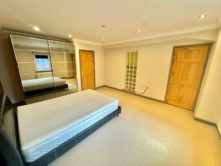 All Saints Green, Norwich - Photo 3