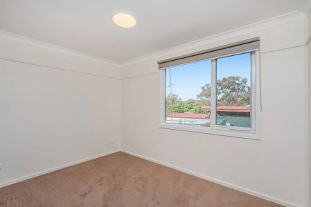 Updated 3 Bedroom Cottage in Prime Location - Photo 4