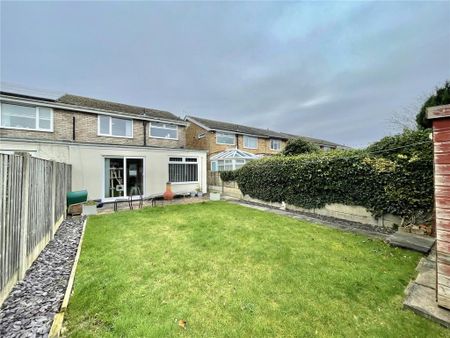 3 bedroom semi-detached house to rent - Photo 4