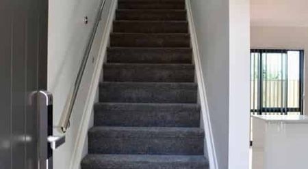 Brand New 5-Bedroom + internal garage - Photo 5