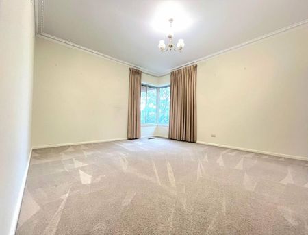 4-Bed Sun-Soaked Living in Moorabbin - Photo 4