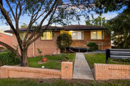 Spacious 2-Bedroom Unit in Prime Coorparoo Location - Photo 3