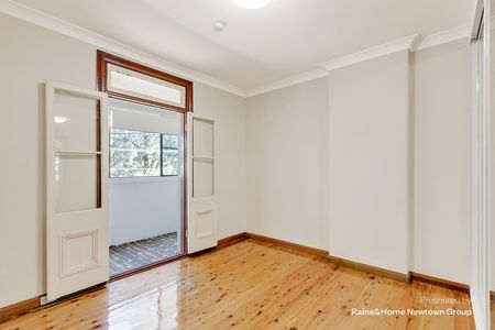 Victorian Terrace in great location - Photo 4