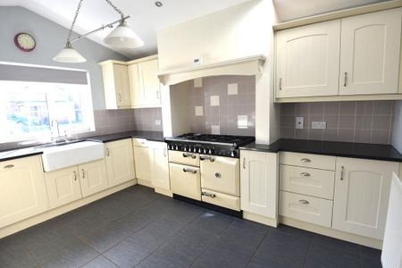 5 bedroom detached house to rent - Photo 3