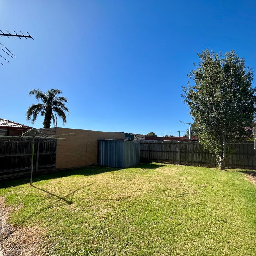 25 Tully Road, Clarinda VIC 3169 - House For Rent | Domain - Photo 1