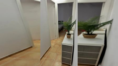 Room in a shared 3-bedroom apartment for rent in el Guinardó, bills included, professionals and students only - Photo 4