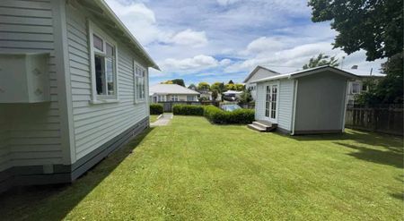 Beauty on Bent Street - Photo 4