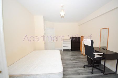1 bedroom in a flat share to rent - Photo 2