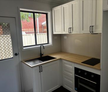 Fully Renovated Coburg Villa - Photo 3