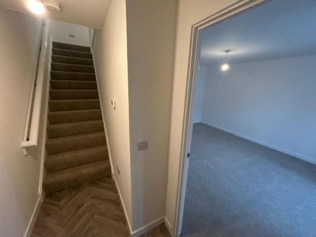 3 bedroom flat to rent - Photo 3