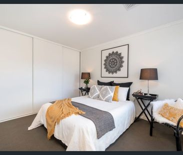 A beautifully designed 3-bedroom modern home, ideal for entertaining - Photo 4