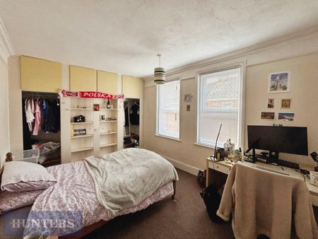 3 bedroom House To Let - Photo 2