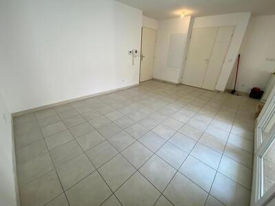 Location Appartement 2 pièces 41m² TOULON 83100 - Photo 2