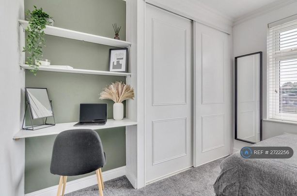 4 bedroom terraced house to rent - Photo 1