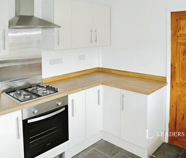 3 bedroom semi-detached house to rent - Photo 6