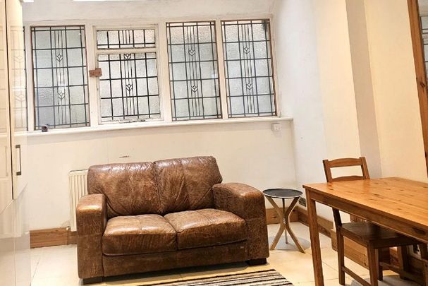 2 bedroom ground floor flat to rent - Photo 1