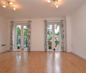 3 bedroom end of terrace house to rent - Photo 2