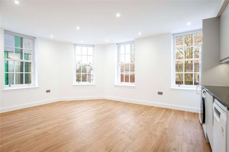 A newly refurbished second floor two bedroom flat with a separate study. - Photo 2