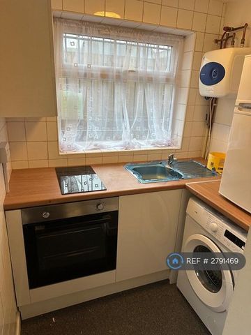 1 bedroom flat to rent - Photo 3
