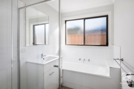 SPACIOUS 4-BEDROOM HOME WITH MODERN COMFORT - Photo 4
