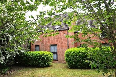 Bedroom T Floor In Godalming, GU7 - Photo 5