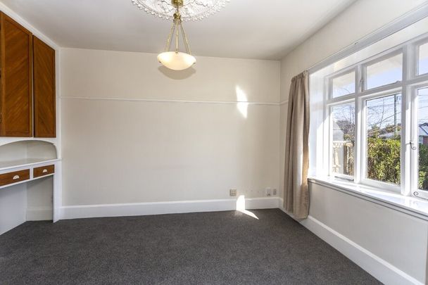 Lovely renovated character home! - Photo 1