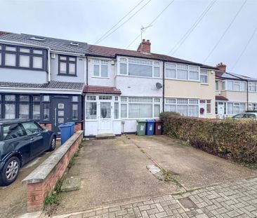 Millais Gardens, Edgware, HA8 - Photo 2