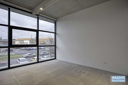 1/27 Eastlake Parade, Kingston ACT 2604 - House For Rent | Domain - Photo 2