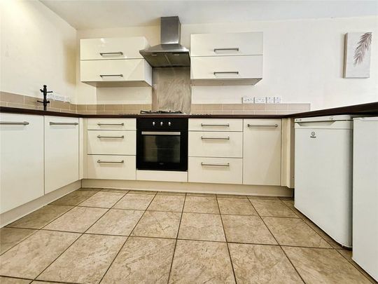 4 bedroom terraced house to rent - Photo 1