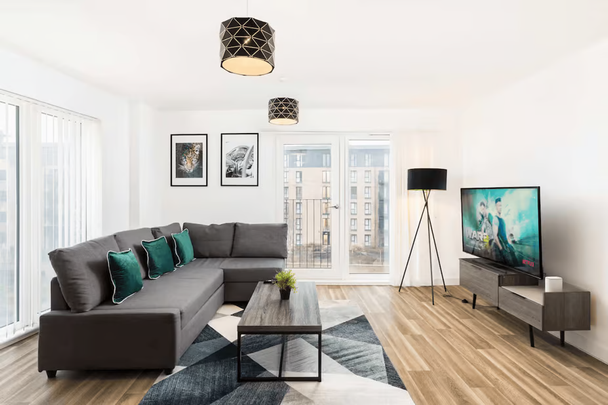 3 bedroom flat to rent - Photo 1
