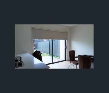 C H A N N E L W A L K - Photo 4