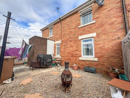 2 bedroom semi-detached house to rent - Photo 5