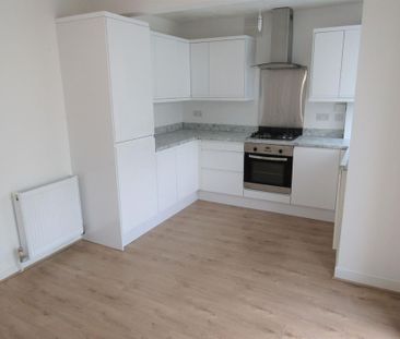 3 bedroom semi-detached house to rent - Photo 6