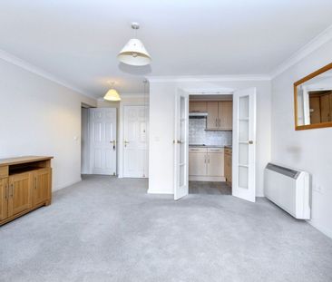 Danestrete, Stevenage, Hertfordshire - Photo 3