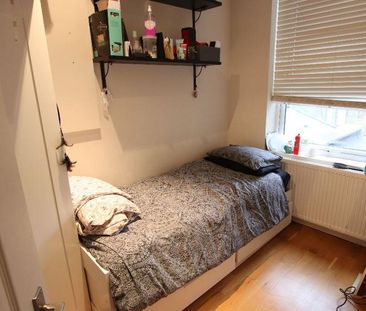 3 bedroom flat to rent - Photo 6