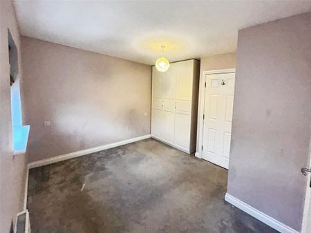 4 bedroom end of terrace house to rent - Photo 2