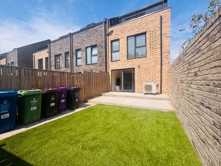 Festival Court, Glasgow, Princes Quay, G51 1BF - Photo 2