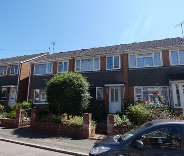 3 bed House - To Let - Photo 3