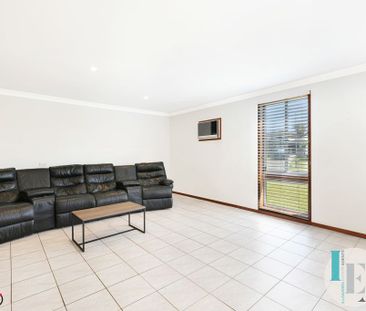 Spacious Three bedroom Home - Photo 2