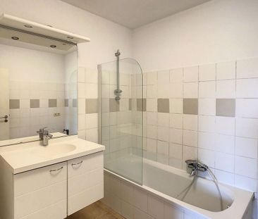 Appartement te huur in Jambes voor € 900 met 1 slaapkamer - Photo 2