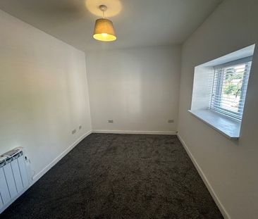 Room 2D, Nottingham, NG17 - Photo 1