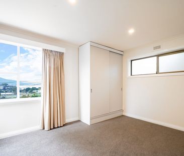 Comfortable Family Home - Photo 5