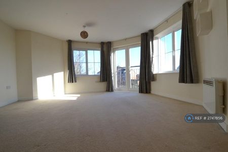 2 bedroom flat to rent - Photo 2