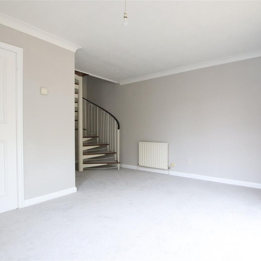 Woodfield Close, Tangmere - Photo 1