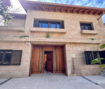 Spacious villa with pool for rent in Sant Just Desvern - Photo 6