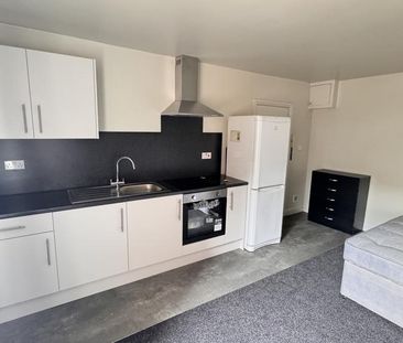 1 bedroom in a house share to rent - Photo 2